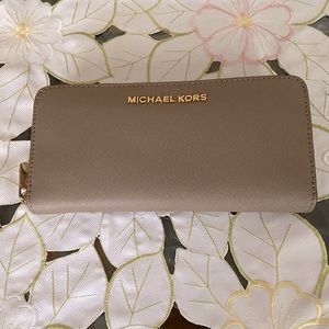 Micheal Kors Women’s Wallet